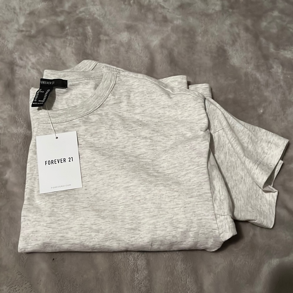 forever 21 grey cropped t shirt!!